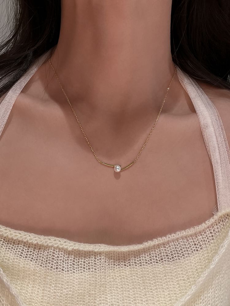 Faux Pendant Pearl Necklace