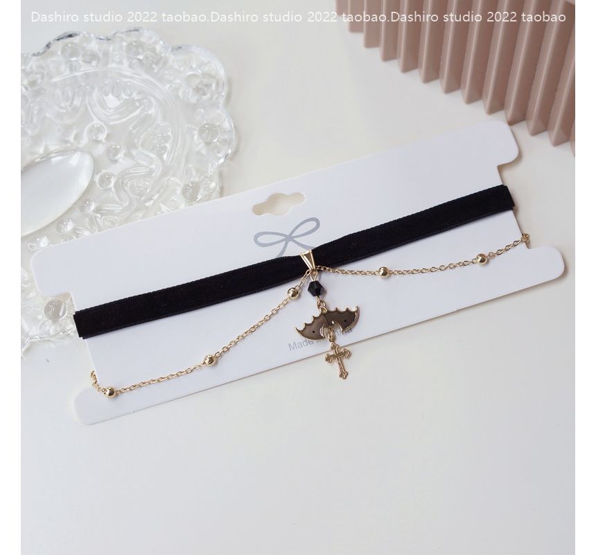 Pendant Velvet Choker Cross Bat