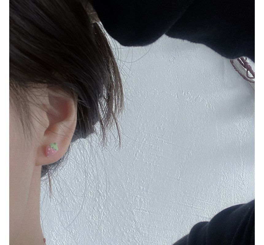 Stud Strawberry Ear