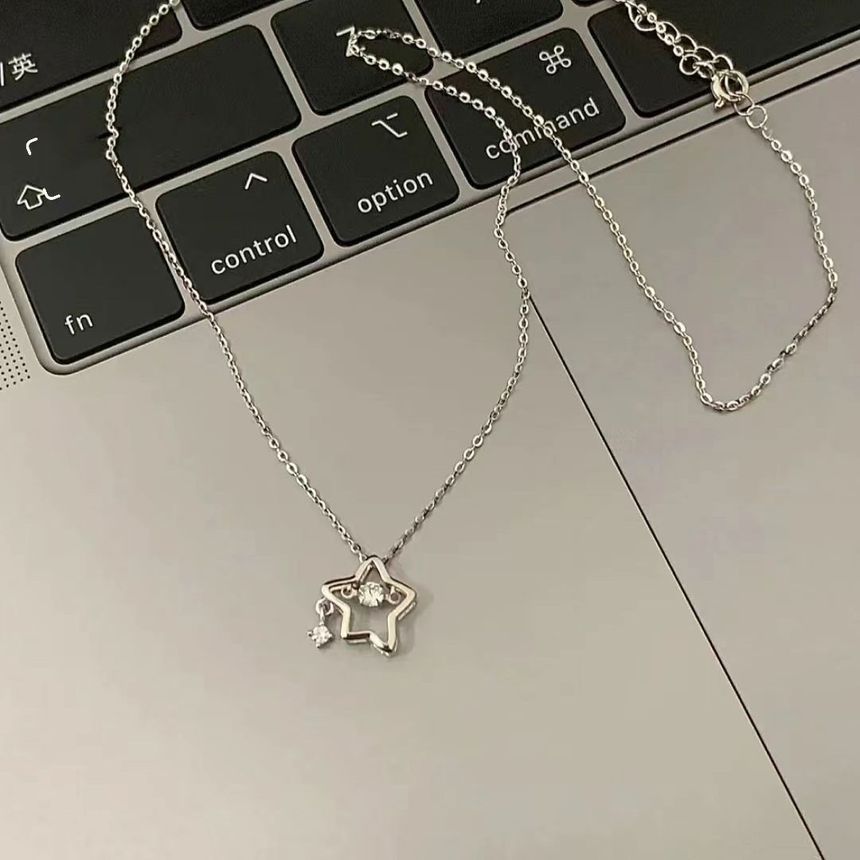 Alloy Choker Star Pendant