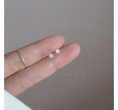 Stud Earring Silver Floral