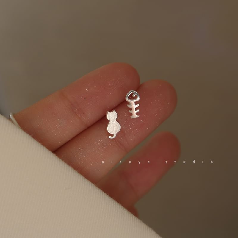 Asymmetrical Stud Ear