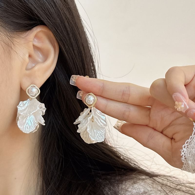 Petal Chandelier Earring Pearl Faux Alloy