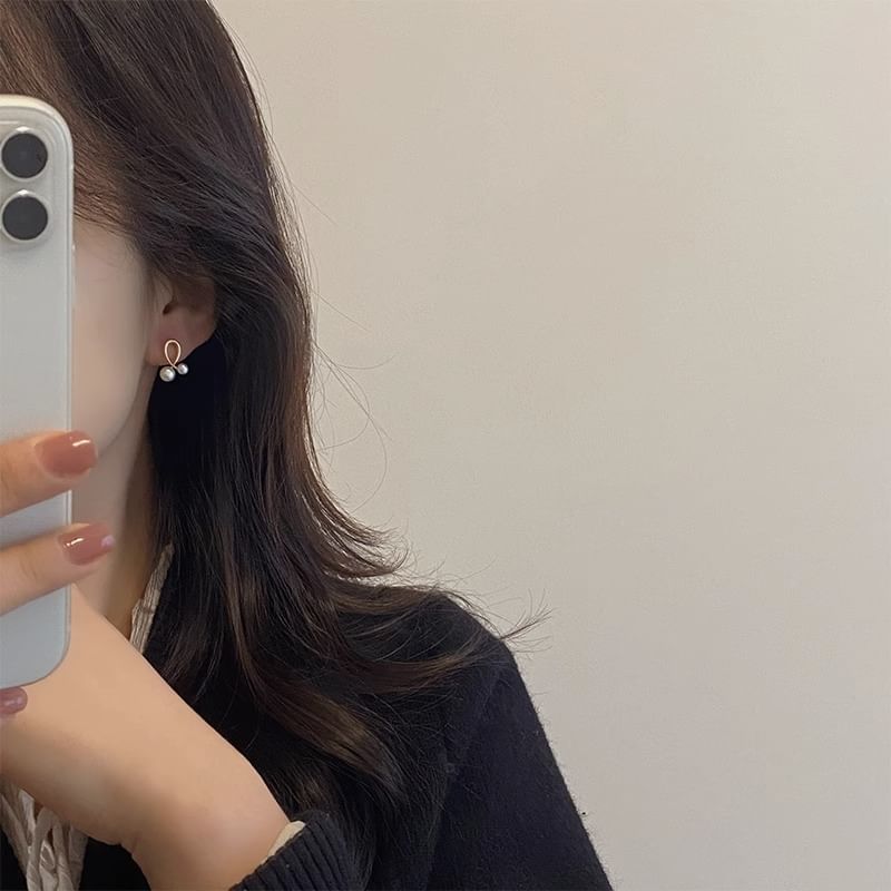 Pearl Faux Earring Stud