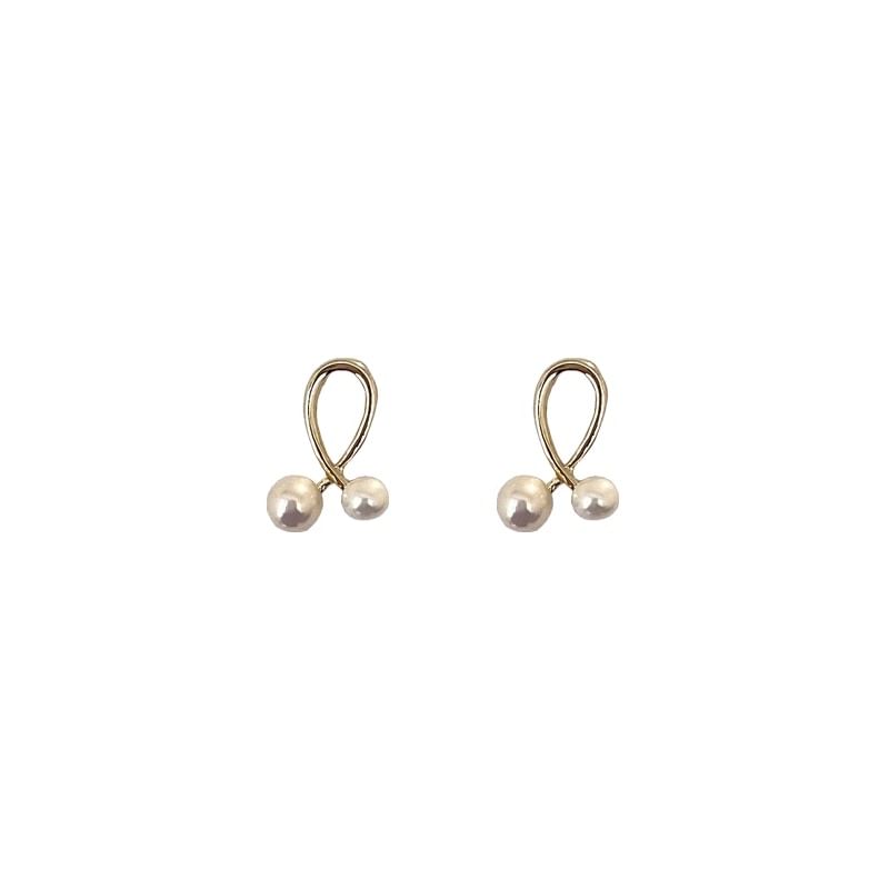 Pearl Faux Earring Stud