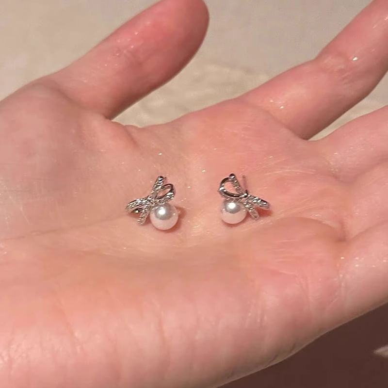Bow Stud Faux Earring Pearl