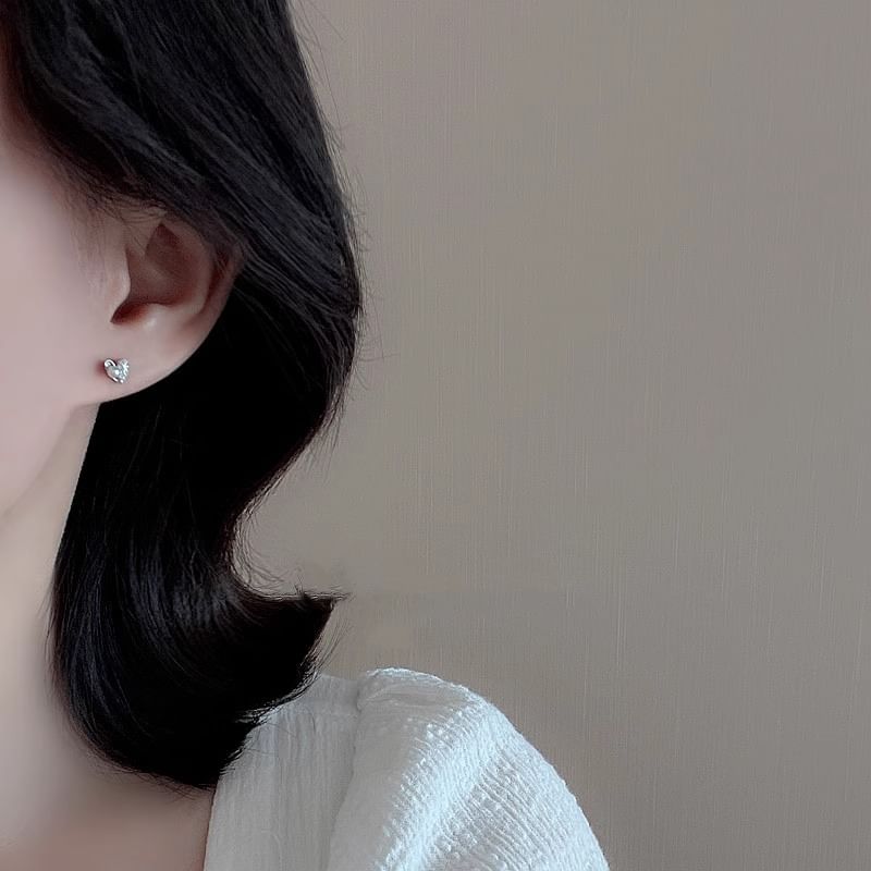 Heart Rhinestone Stud Ear