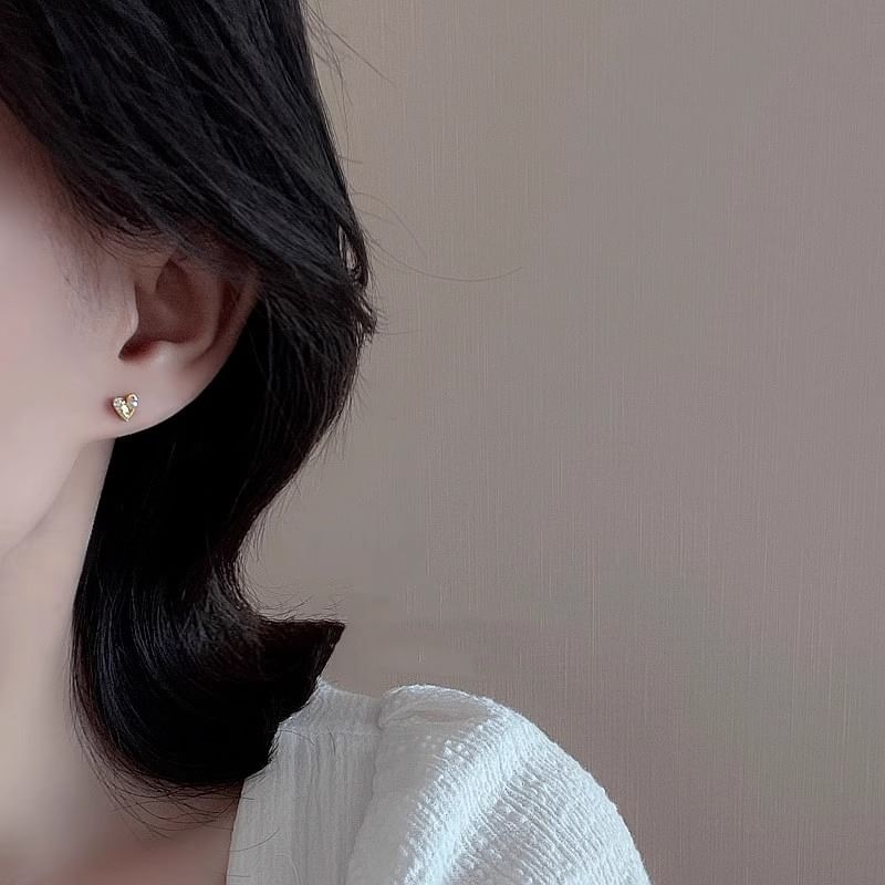 Heart Rhinestone Stud Ear