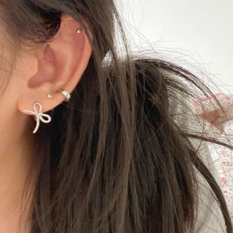 Stud Ear Ribbon