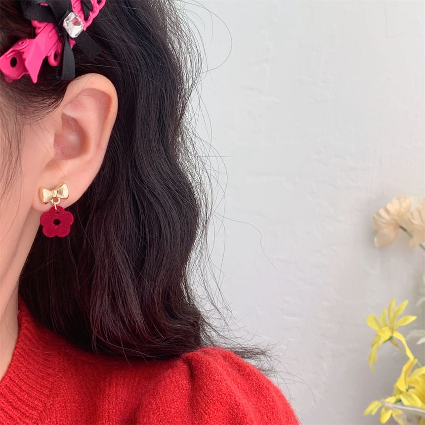 Floral / Earring Clip-On Bow Drop
