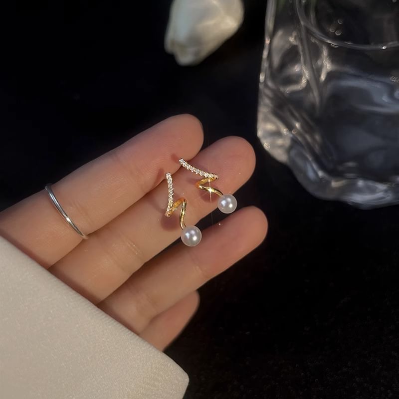 Alloy Pearl Faux Drop Earring