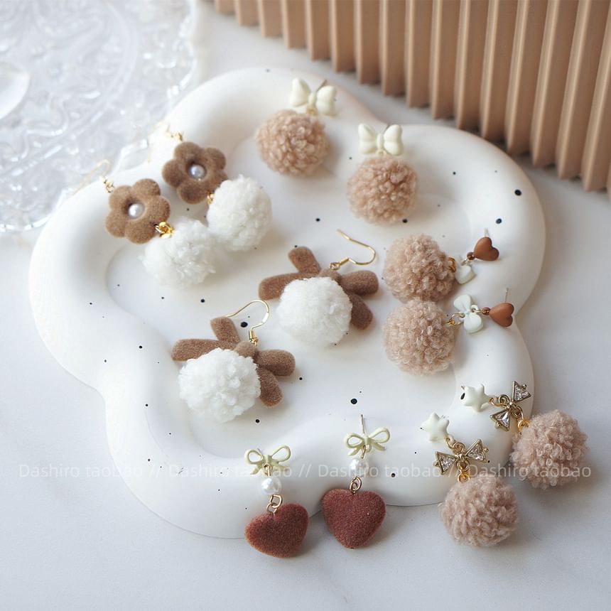 Drop / On Pom Heart Clip Earring