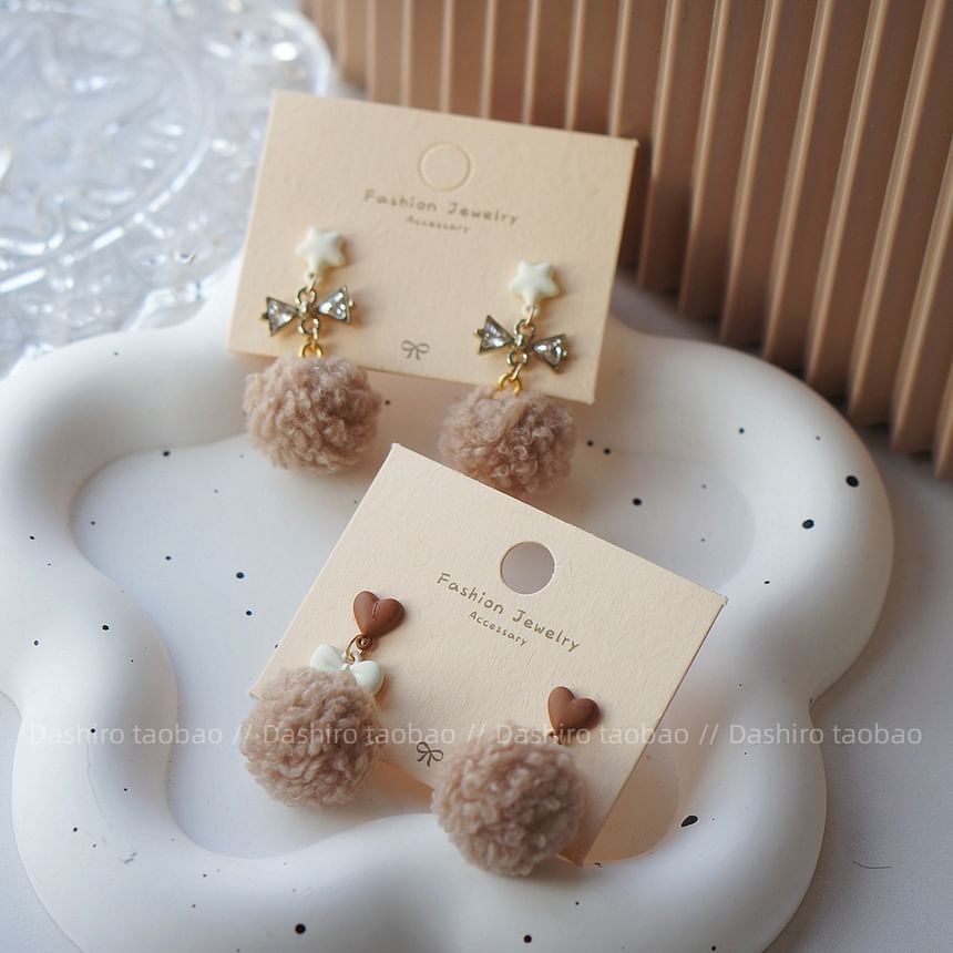 Drop / On Pom Heart Clip Earring