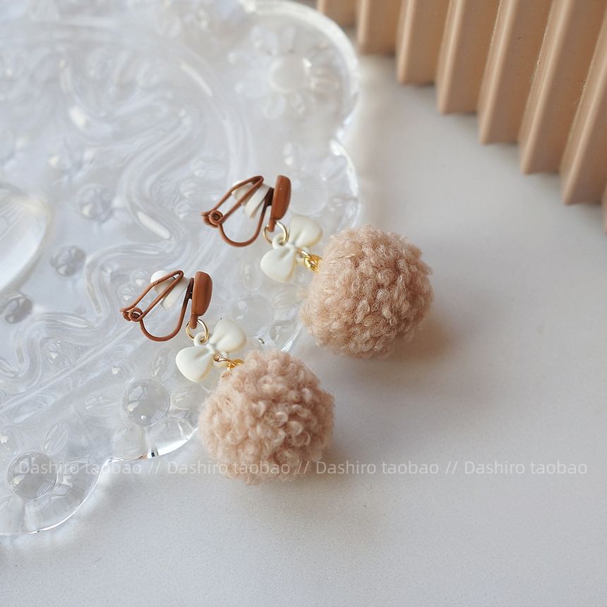 Drop / On Pom Heart Clip Earring