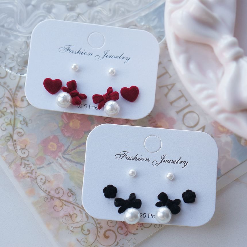 Pairs: Pearl of Faux Set Earring 3 Bow Stud Asymmetrical