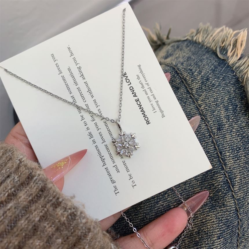 Rhinestone Snowflake Pendant Necklace
