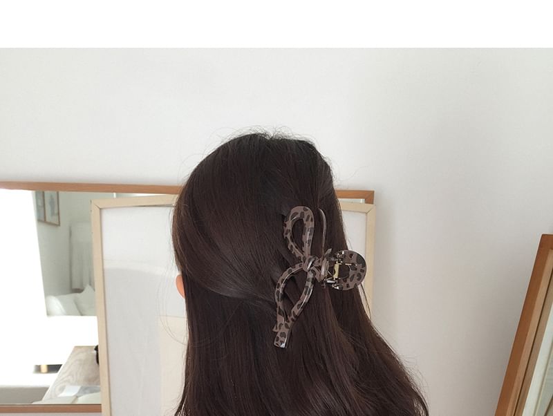 Leopard Claw Print Acrylic Hair