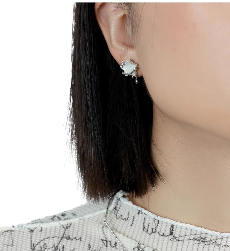 Dangle Star Earring