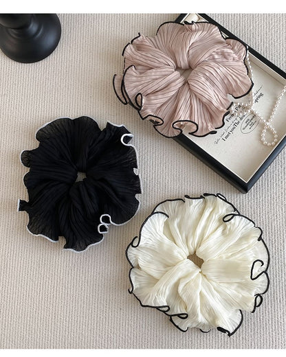 Trim Scrunchie Contrast