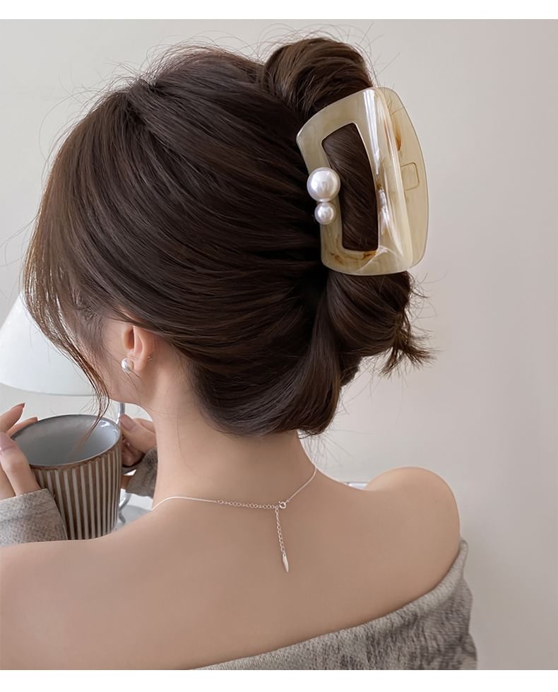 Acrylic Pearl Faux Hair Claw