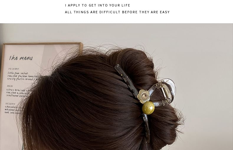 Pearl Acrylic Hair Faux Claw Flower