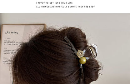 Pearl Acrylic Hair Faux Claw Flower