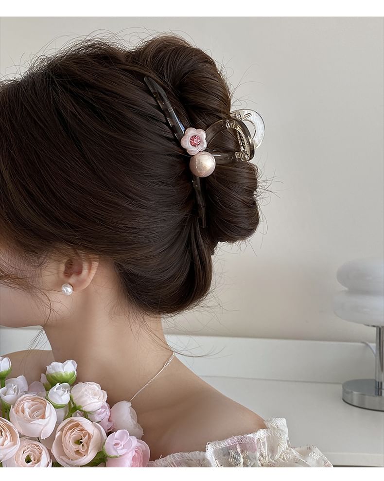 Pearl Acrylic Hair Faux Claw Flower