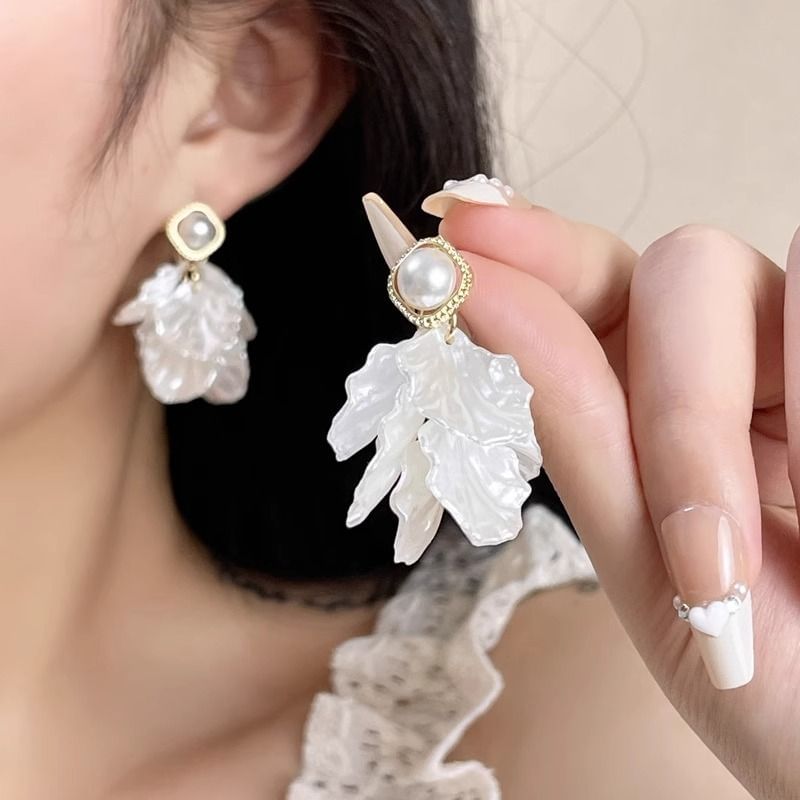 Faux Statement Pearl Earring Petal Alloy