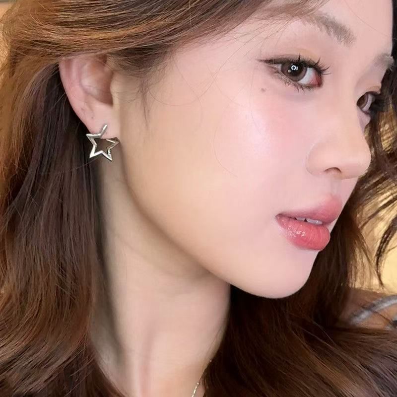 Star Alloy Earring Huggie