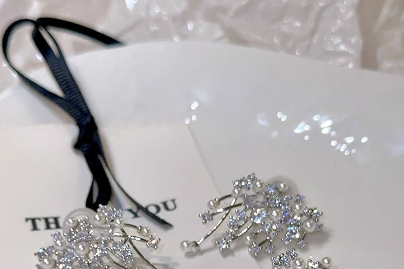 Rhinestone Alloy Stud Faux Firework Pearl Earring