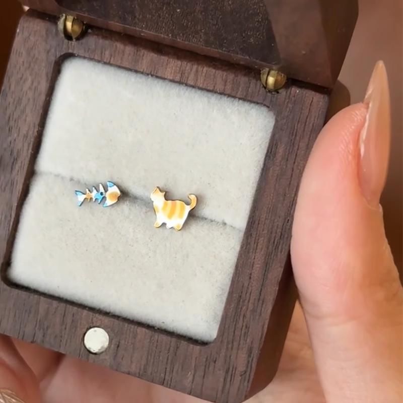 Alloy Fish Earring Stud Asymmetrical Cat
