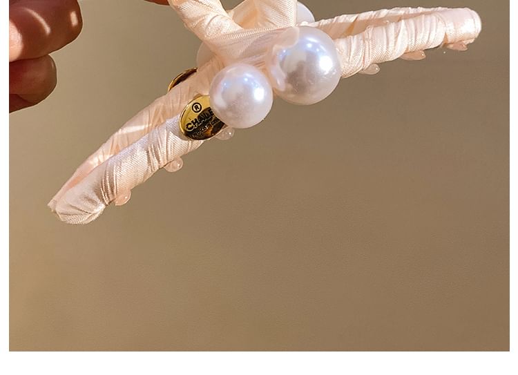 Faux Hair Pearl Claw