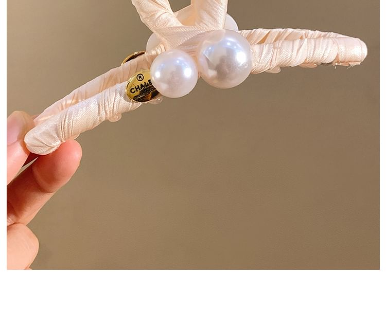 Faux Hair Pearl Claw