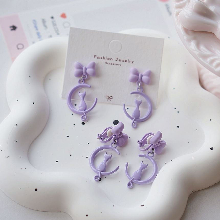 Clip Cat / On Dangle Moon Earring