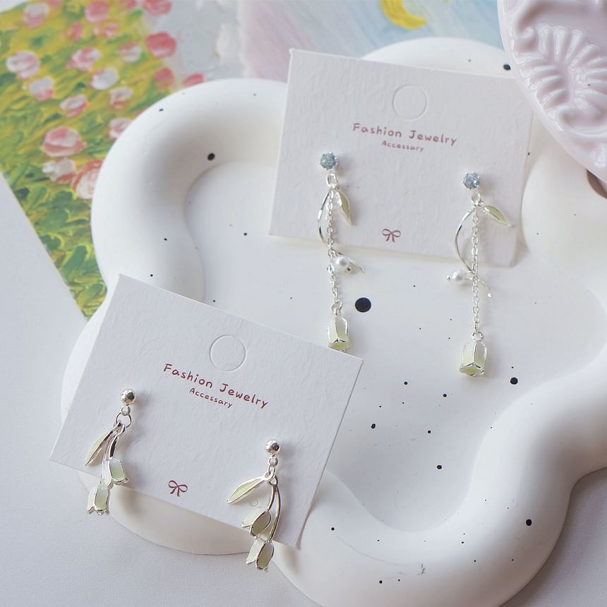 / Dangle Earring On Clip Tulip