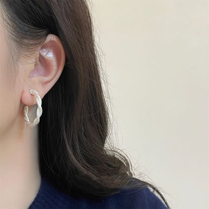 Earring Twisted Huggie