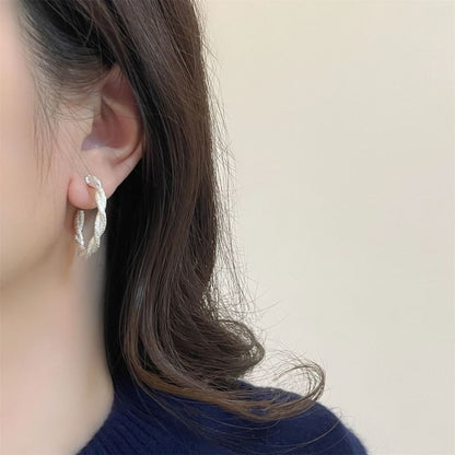 Earring Twisted Huggie