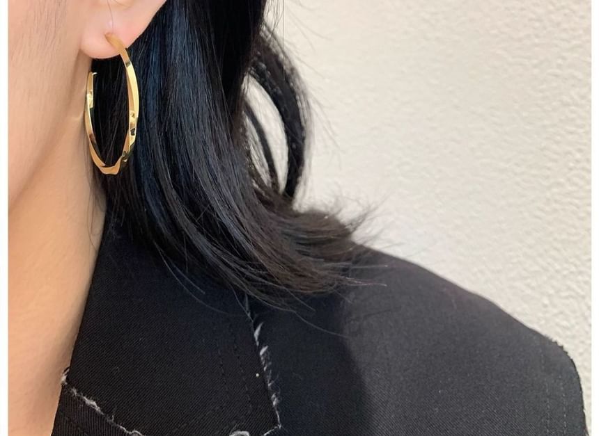 Hoop Twisted Earring