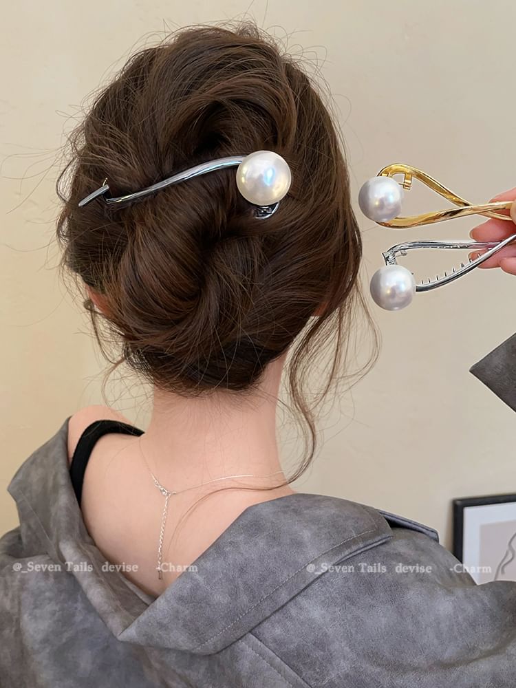 Faux Hair Pearl Clip