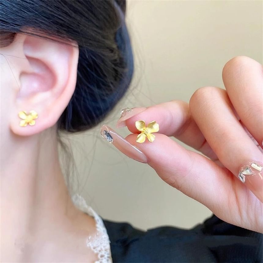 Stud Flower Ear