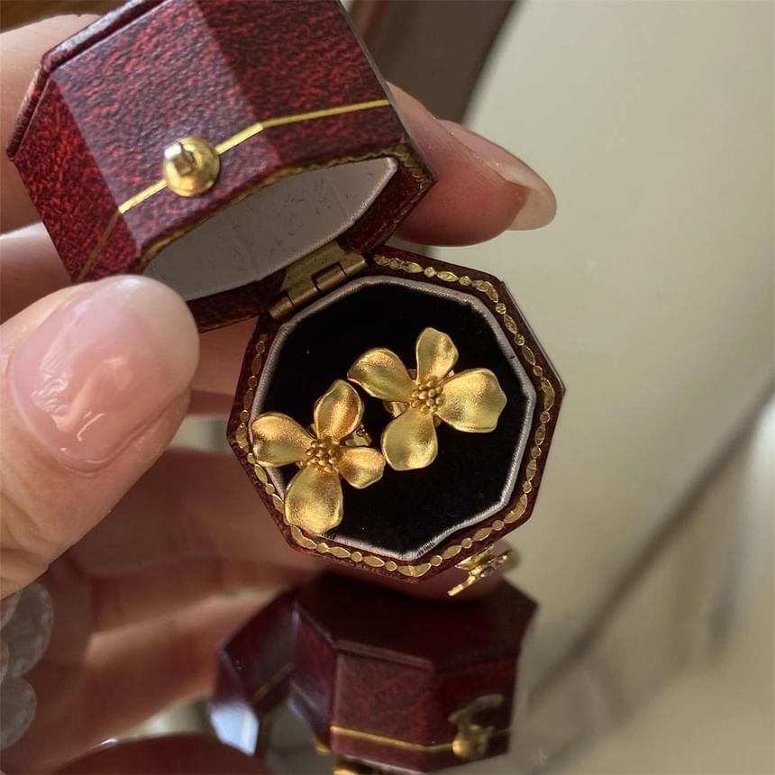Stud Flower Ear