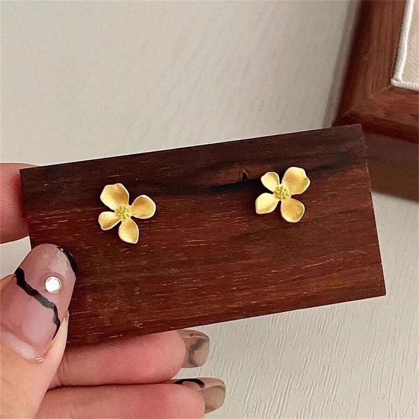 Stud Flower Ear