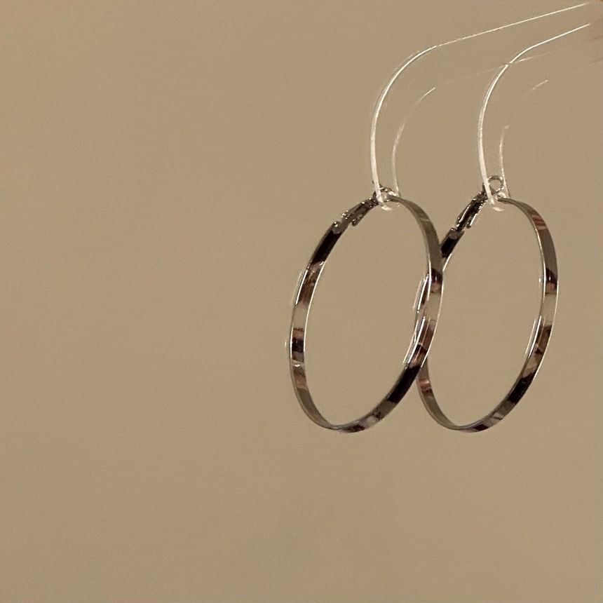 Leverback Earring Shiny Hoop