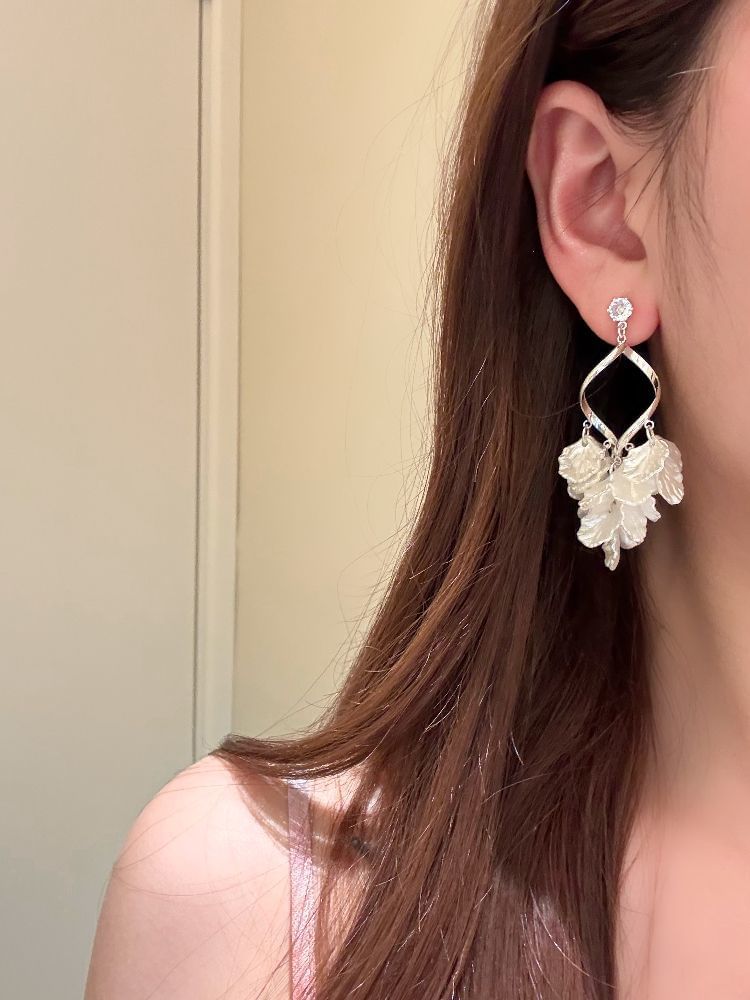 Rhinestone Shell Chandelier Earring