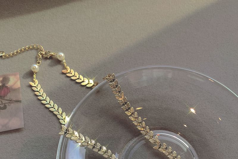Choker Faux Leaf Pearl