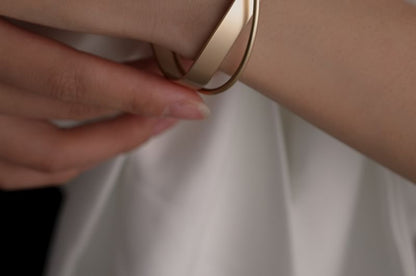 Bangle Plain Cross