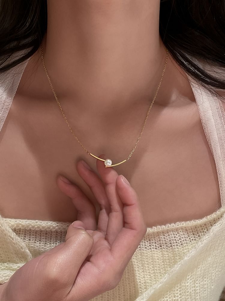 Faux Pendant Pearl Necklace