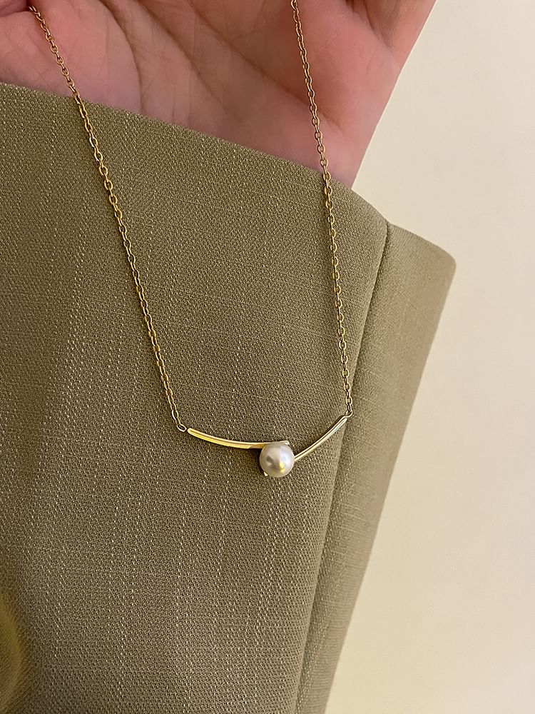 Faux Pendant Pearl Necklace