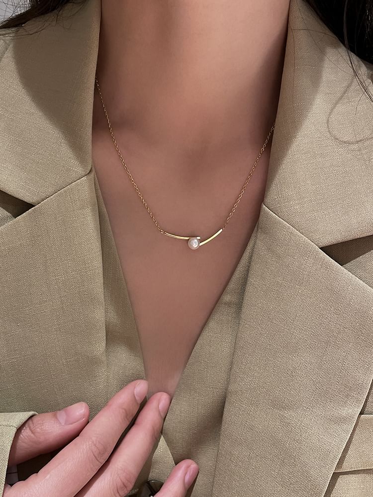 Faux Pendant Pearl Necklace