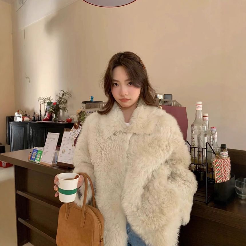 Faux Fur Collared Buttoned Coat